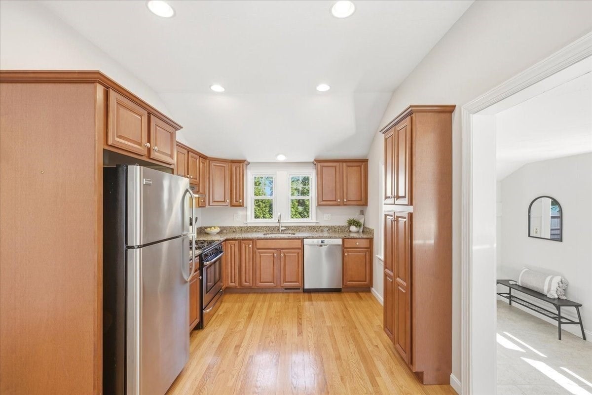37 Brook ST, Mansfield, MA Photo #13