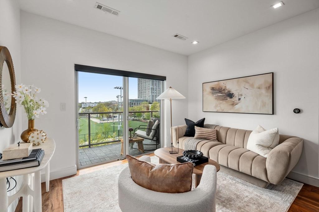 99 Sumner St 321