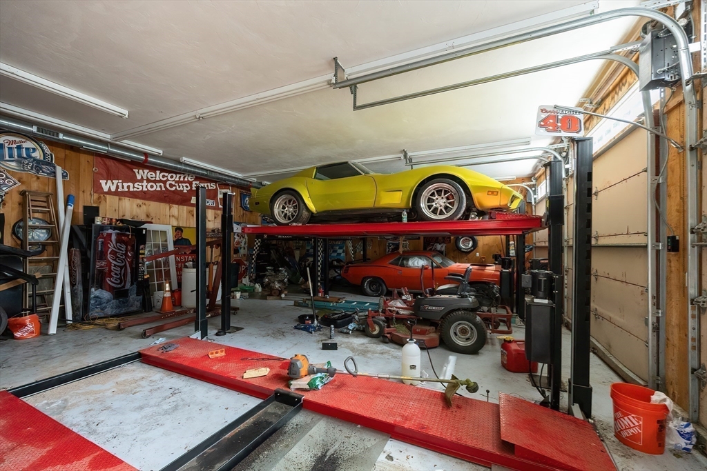 Hudson, Massachusetts 01749, United States, 6 Bedrooms Bedrooms, ,3 BathroomsBathrooms,Residential,Active,201566