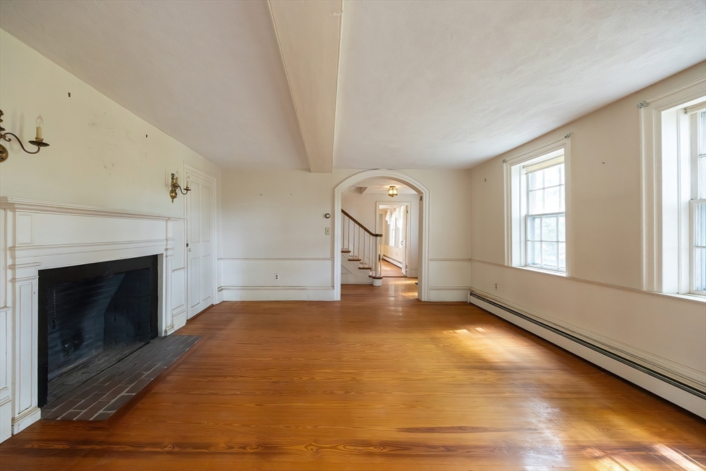 Hudson, Massachusetts 01749, United States, 6 Bedrooms Bedrooms, ,3 BathroomsBathrooms,Residential,Active,201566