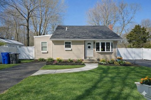 Photo of 54 Wilbur St, Raynham, MA 02767 (MLS # 73476067)