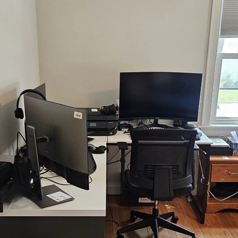 Belmont, Massachusetts 01867, United States, 3 Bedrooms Bedrooms, ,3 BathroomsBathrooms,Residential,Pending,127482