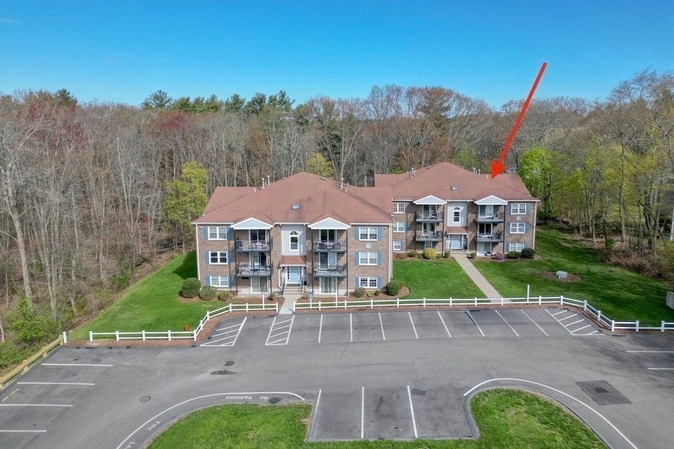 Photo of 610 S Franklin St, Holbrook, MA