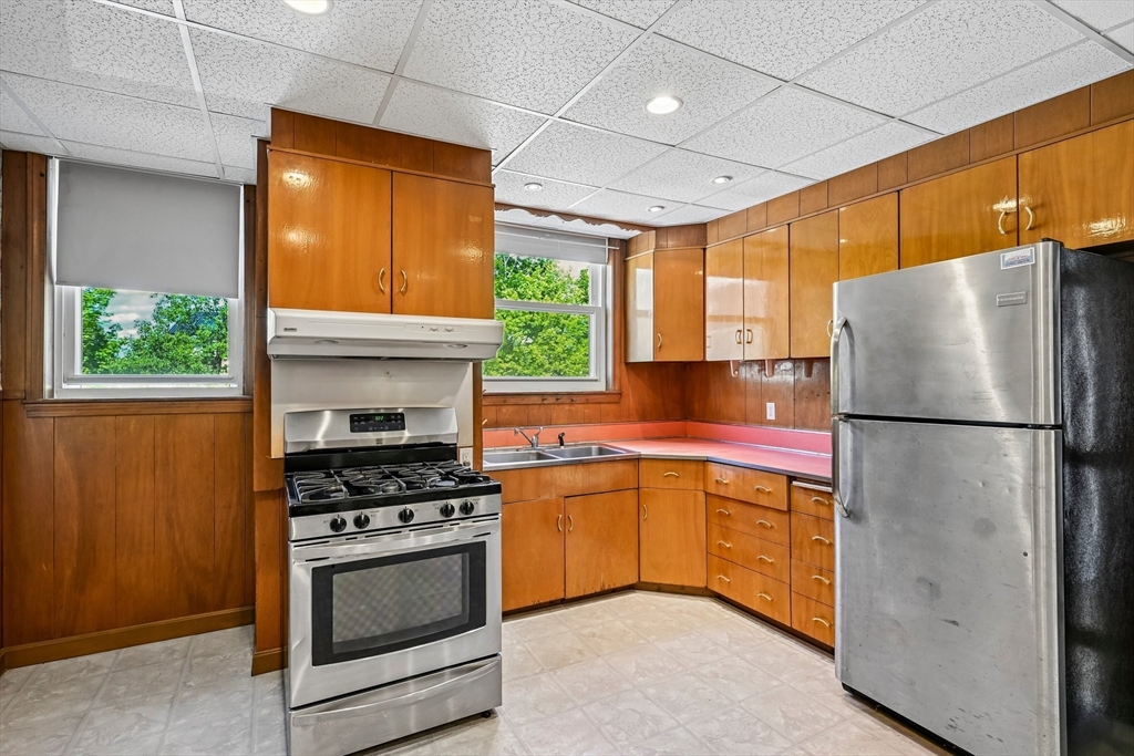 44 Warren Ave, Woburn, MA Photo #8