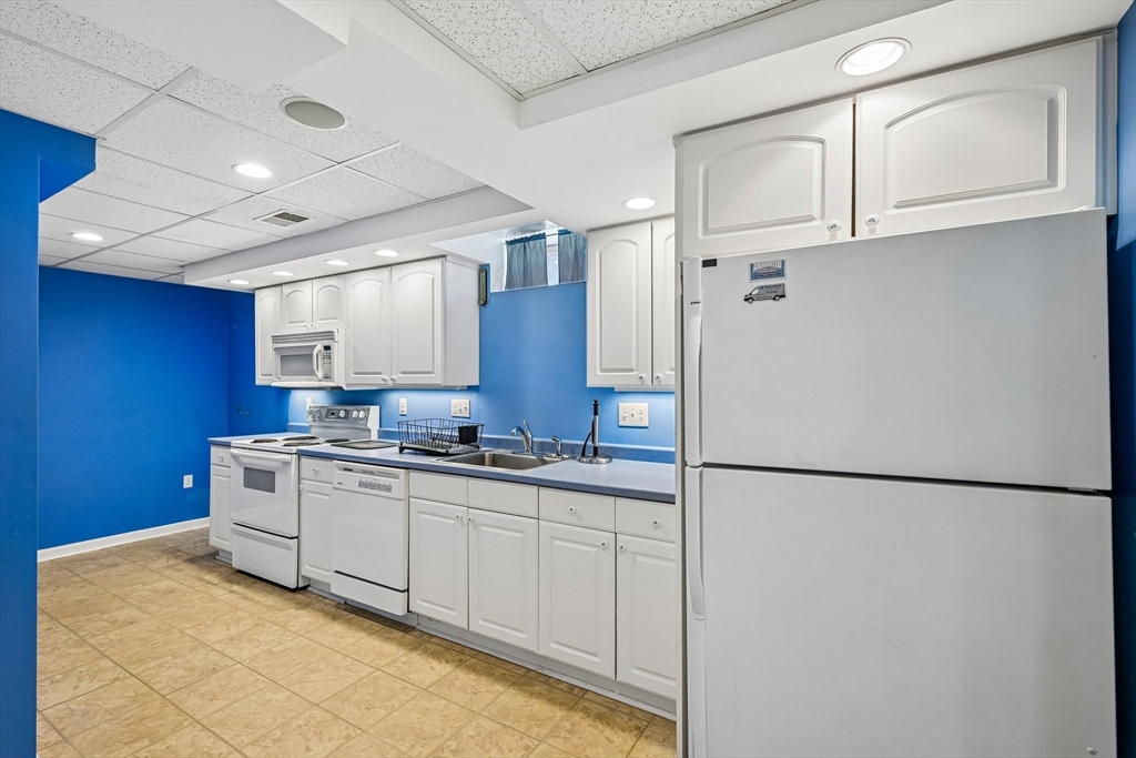 44 Warren Ave, Woburn, MA Photo #33