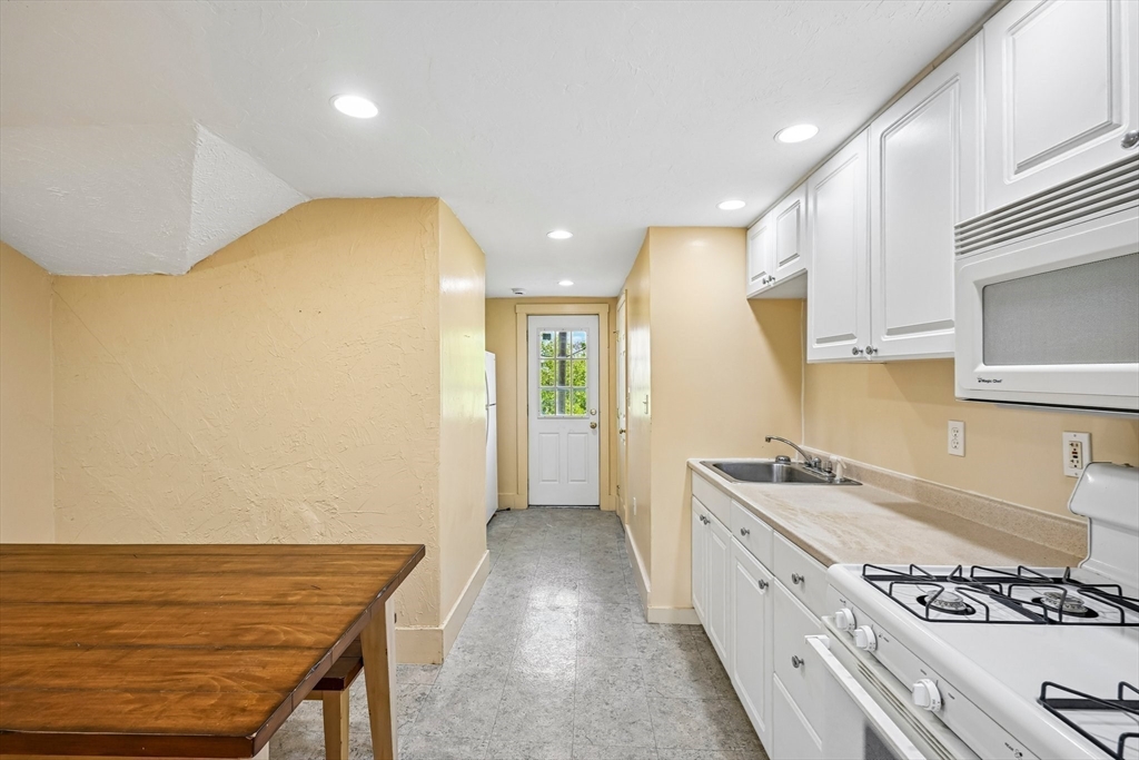 44 Warren Ave, Woburn, MA Photo #25