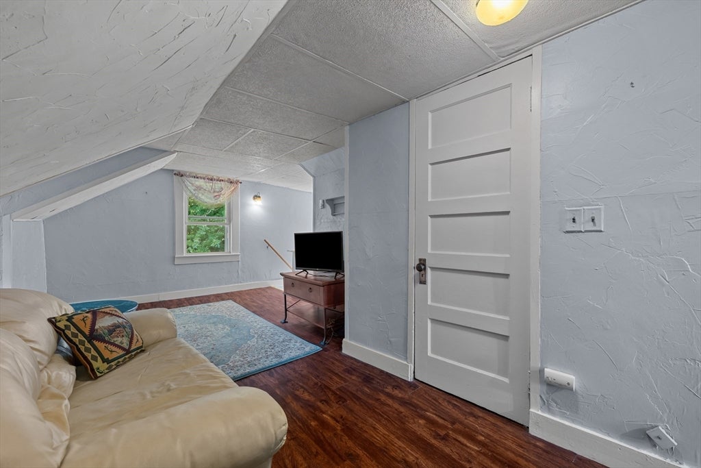10 Tilbury St, Worcester, MA, 10 Tilbury St, Worcester, MA Photo #19