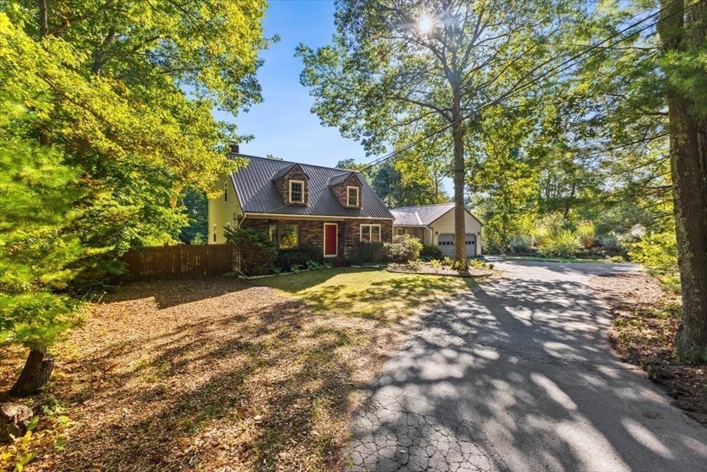 211 Elm St