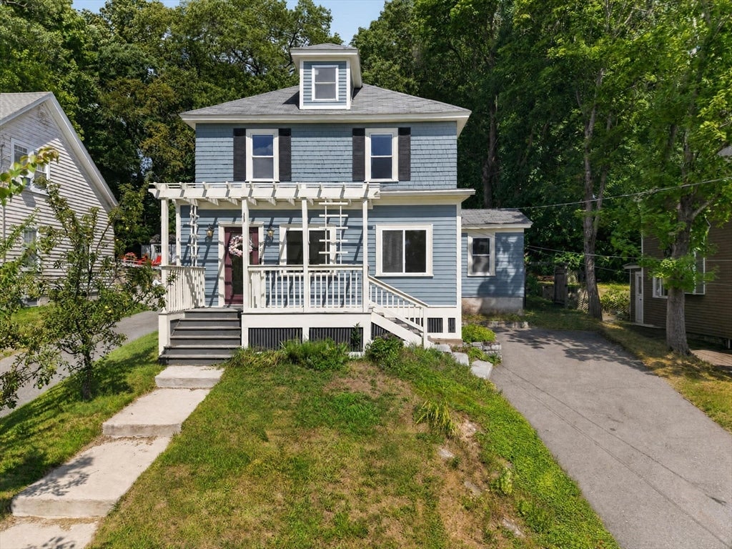 Photo of 204 Parkview Ave, Lowell, MA