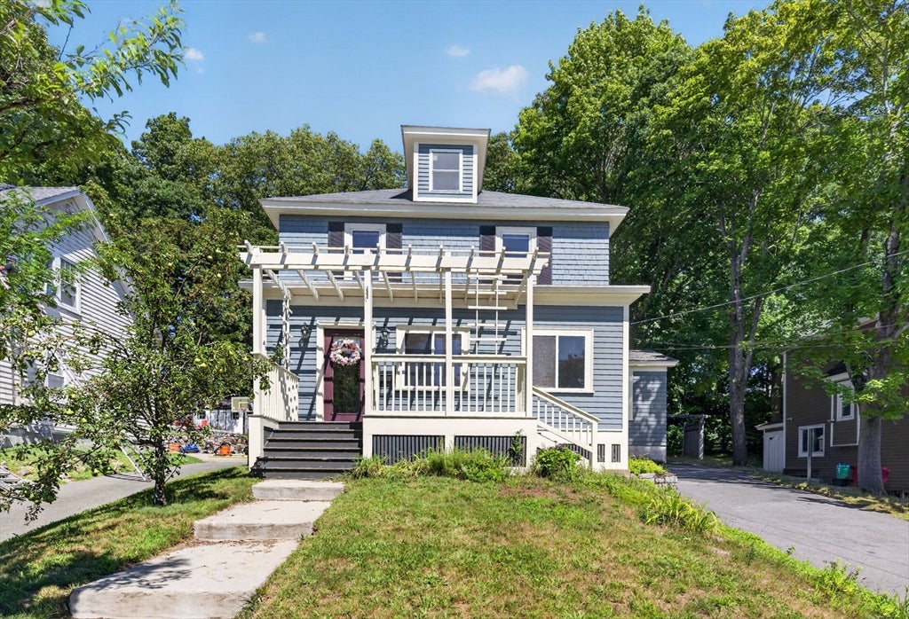 Photo of 204 Parkview Ave, Lowell, MA