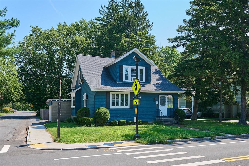 87 Holyoke St