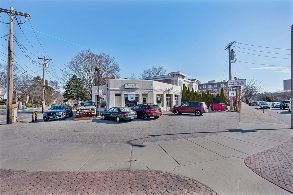 Photo of 911 Washington St, Newton, MA 02460 (MLS # 73444950)