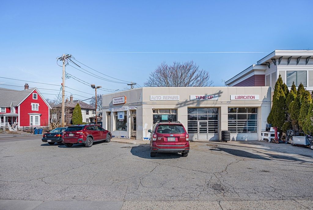 Photo of 911 Washington St, Newton, MA 02460 (MLS # 73444950)