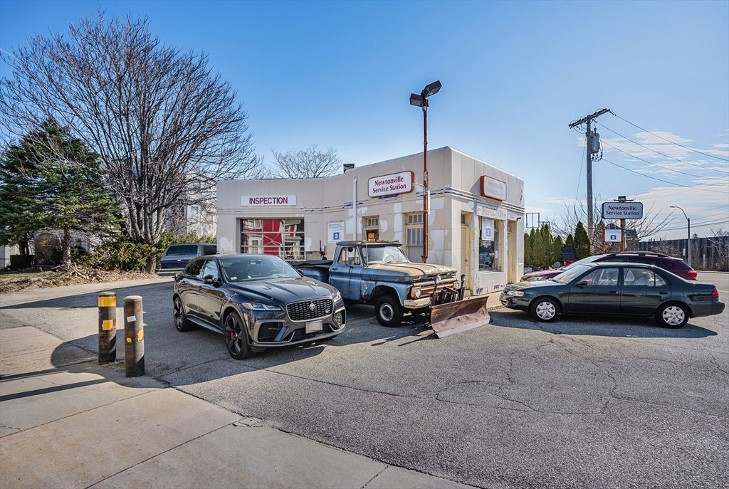Photo of 911 Washington St, Newton, MA 02460 (MLS # 73444950)