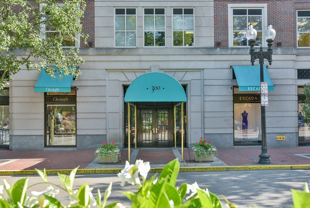 300 Boylston Street 1206