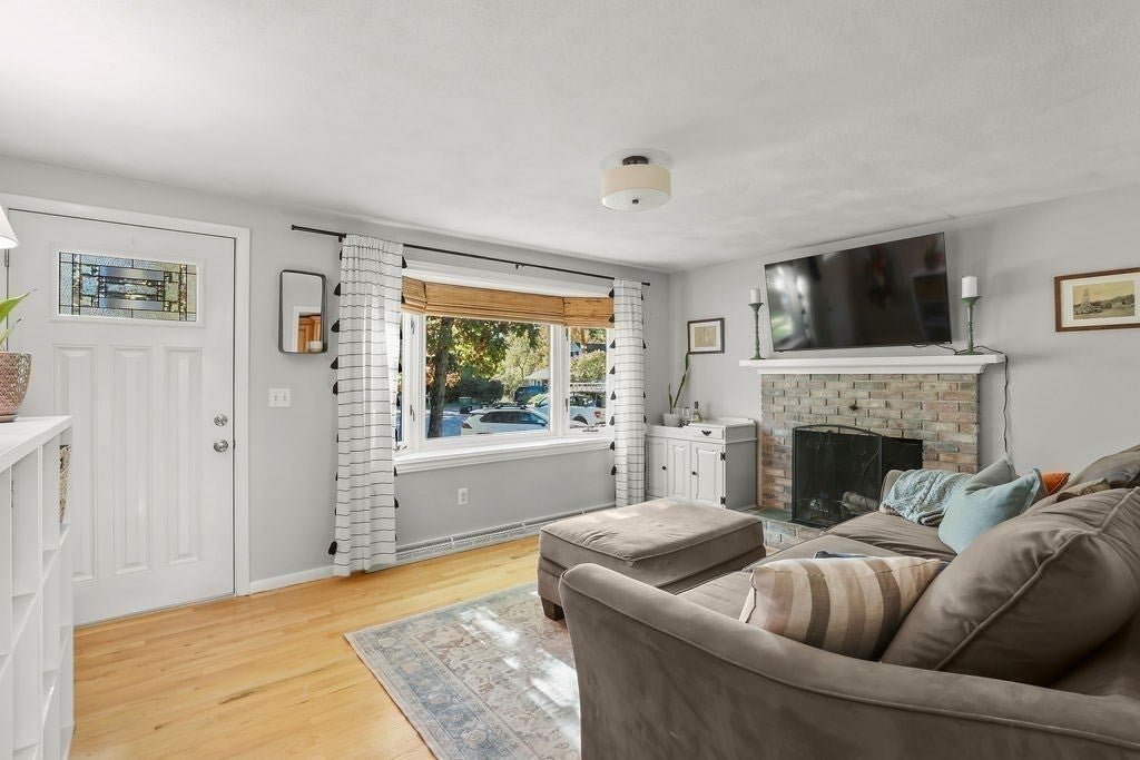 71 Oakridge Ave, North Attleboro, MA Photo #8