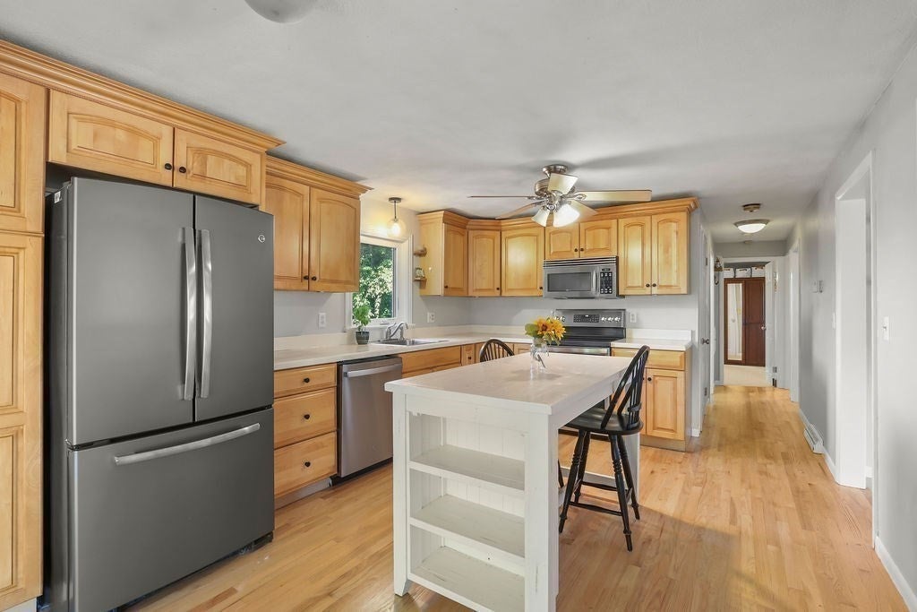 71 Oakridge Ave, North Attleboro, MA Photo #5
