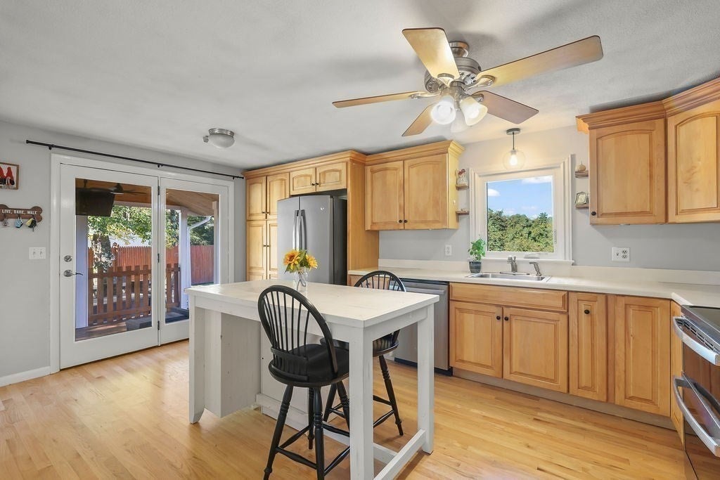 71 Oakridge Ave, North Attleboro, MA Photo #6