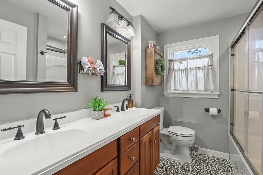 71 Oakridge Ave, North Attleboro, MA Photo #13