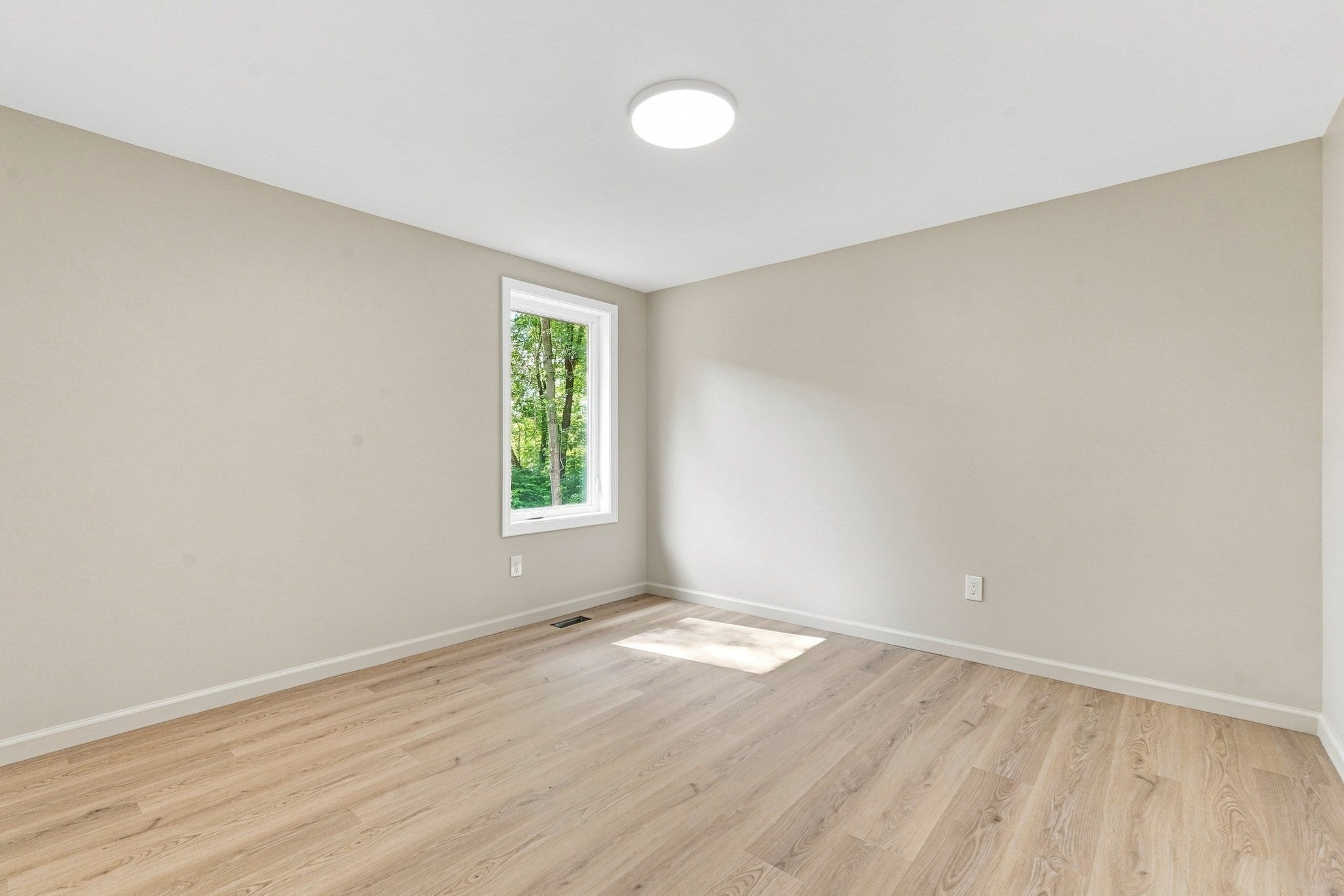 110 Mountain View St, South Hadley, MA Photo #24