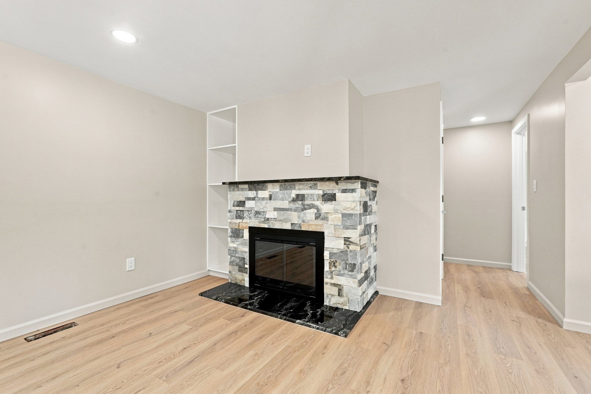 110 Mountain View St, South Hadley, MA Photo #12