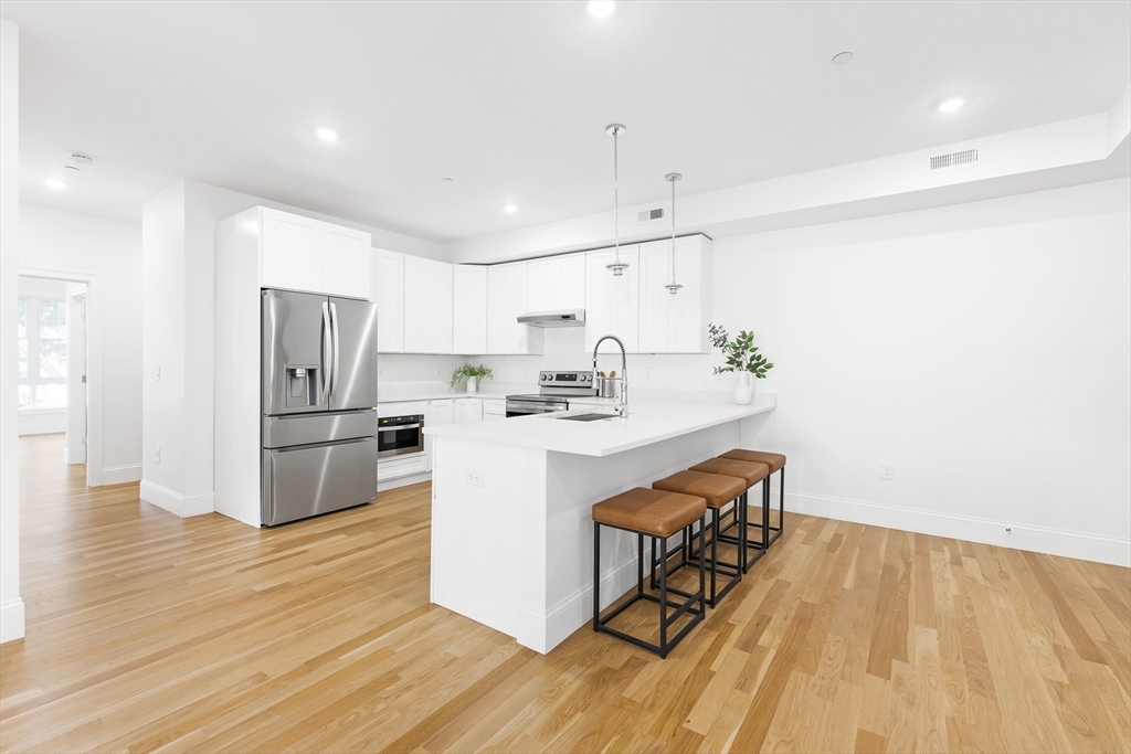 272 Lincoln St 102