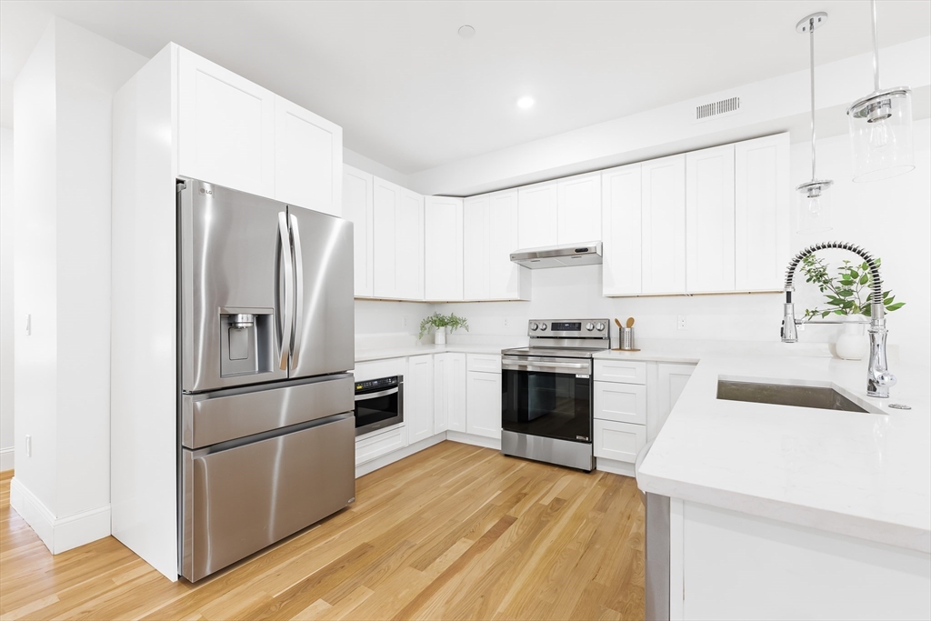 272 Lincoln St 102