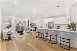 272 Lincoln St 102