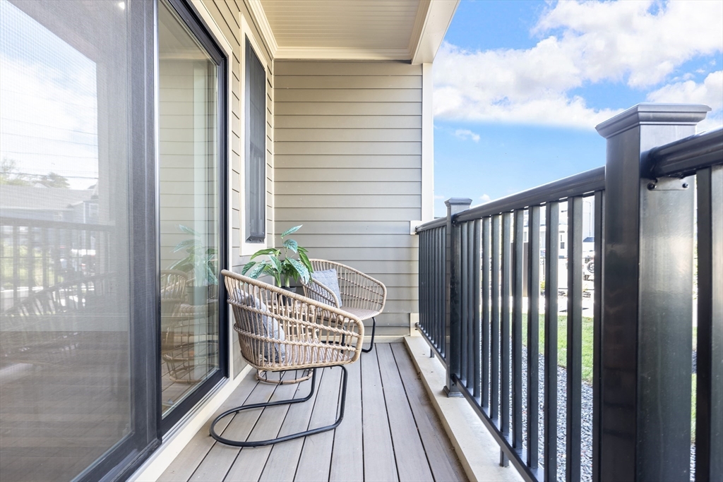 272 Lincoln St 102