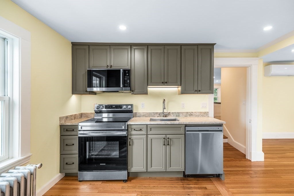 1 East Corning ST 2nd floor, Beverly, MA, 1 East Corning ST 2nd floor, Beverly, MA Photo #4