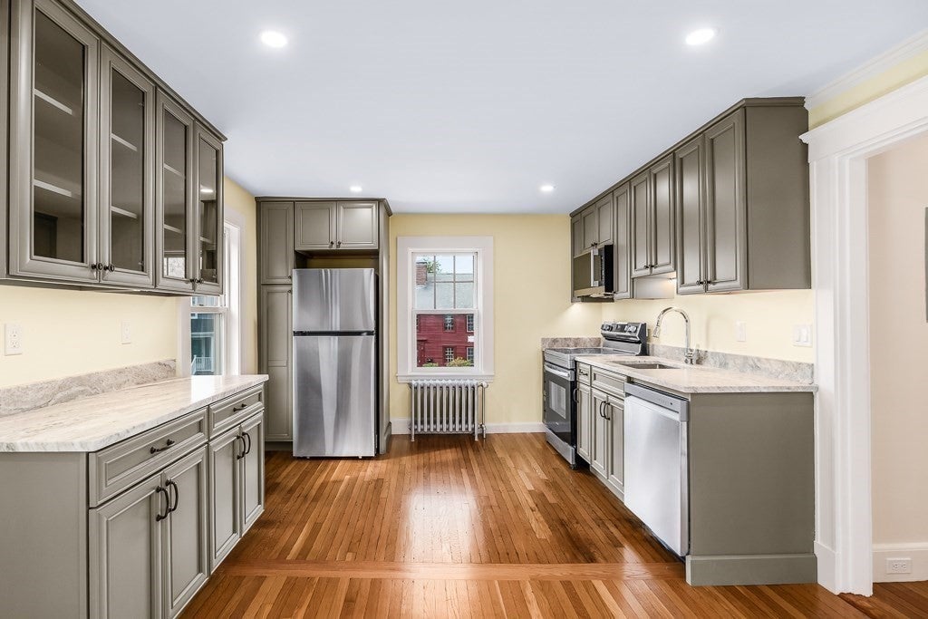 1 East Corning ST 2nd floor, Beverly, MA, 1 East Corning ST 2nd floor, Beverly, MA Photo #3