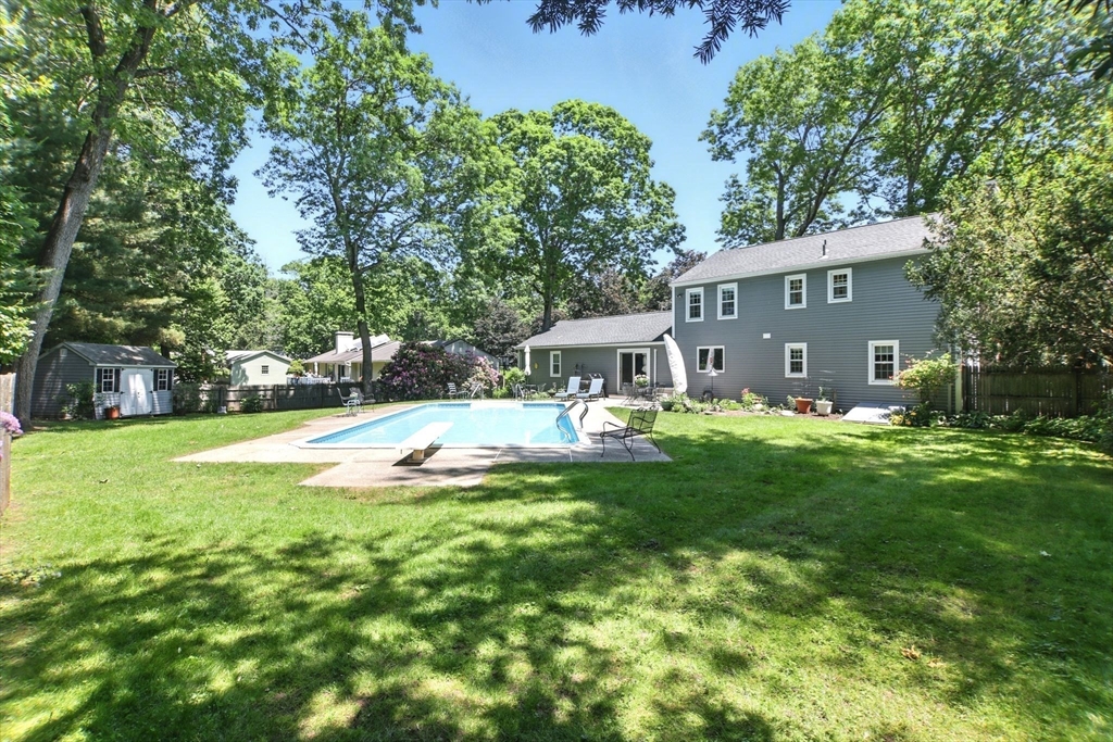 230 Meadowlark Dr