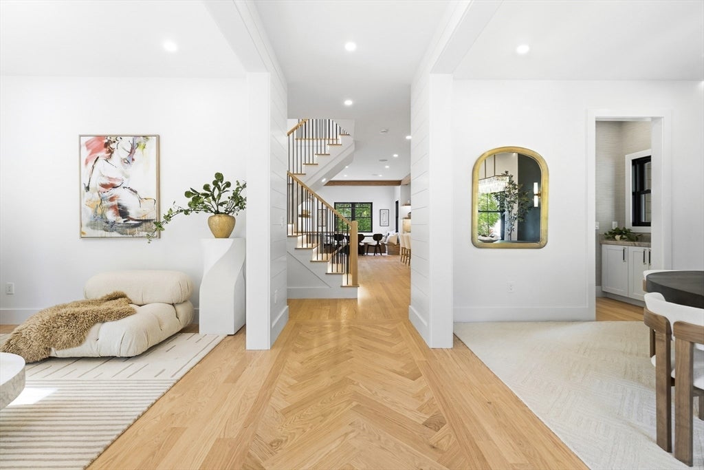 4 Foster Rd