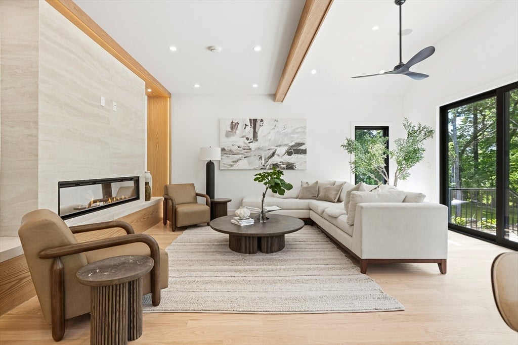 4 Foster Rd