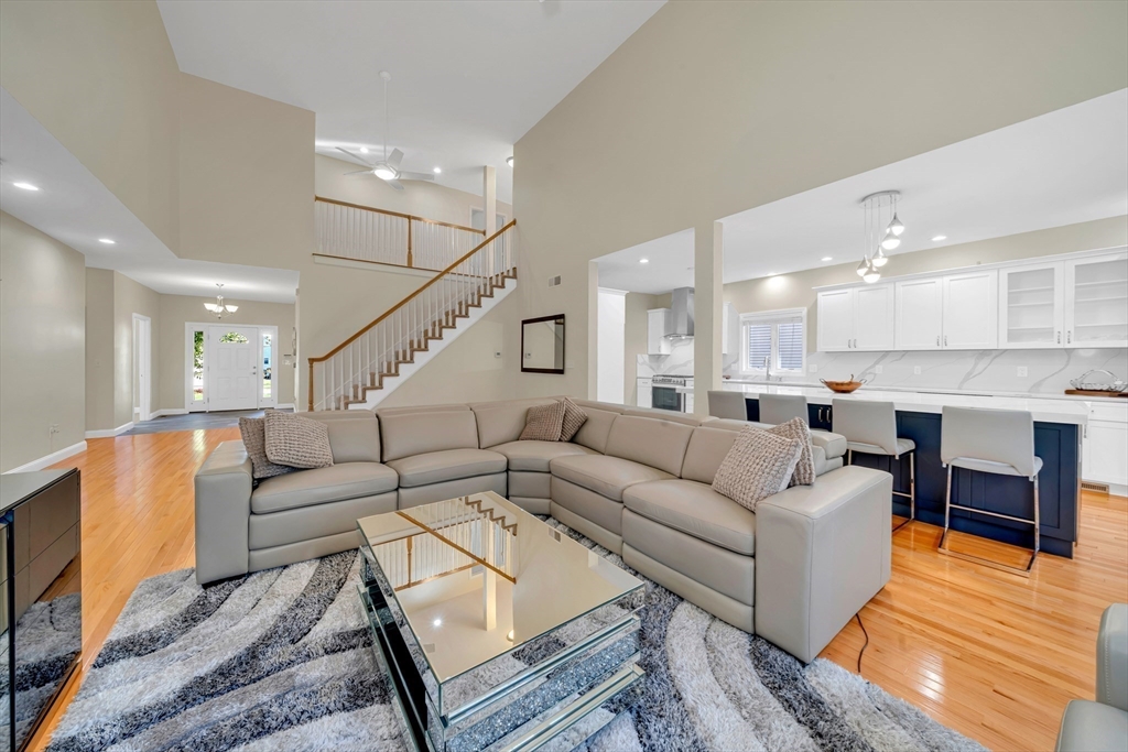 10 Dickens Ln