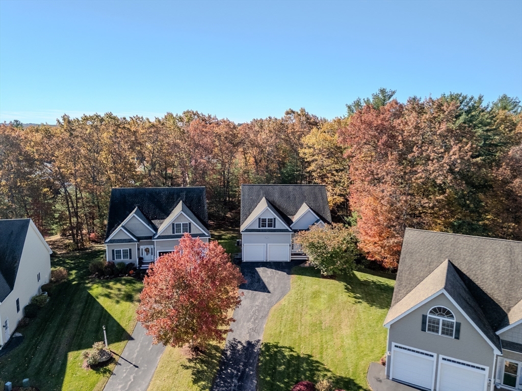 10 Dickens Ln