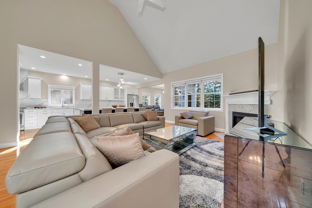 10 Dickens Ln