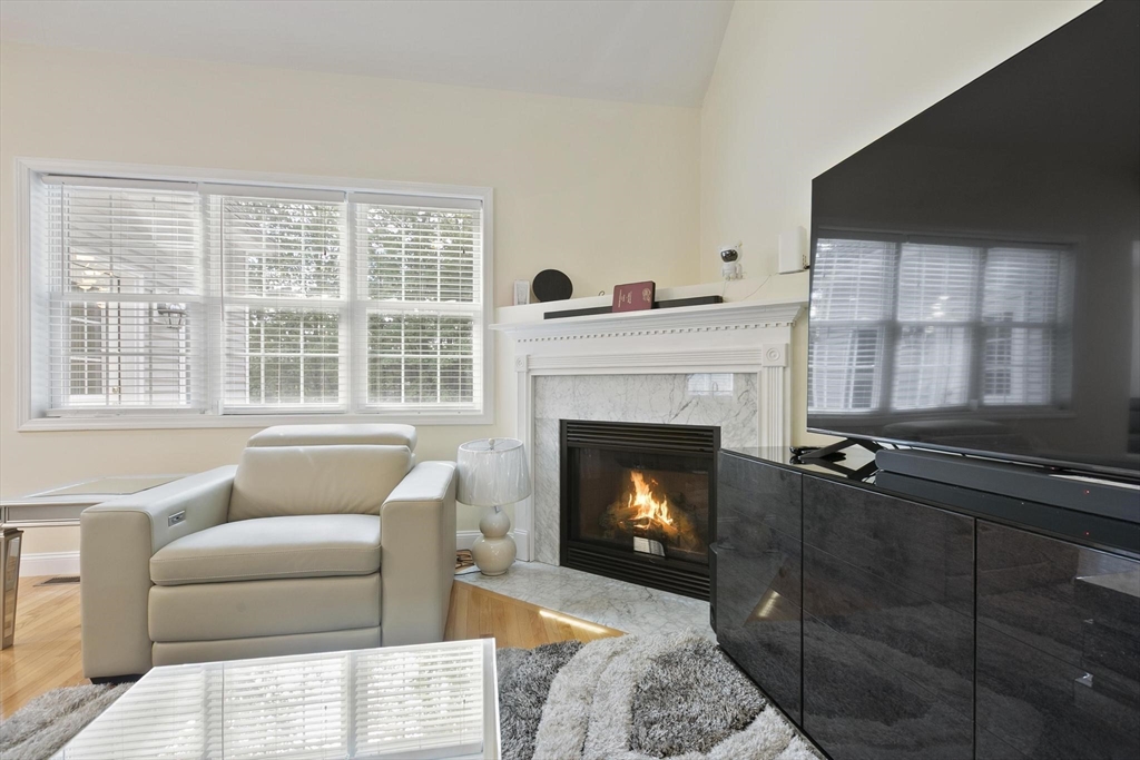 10 Dickens Ln