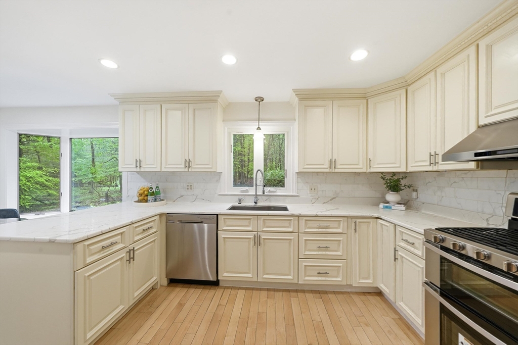 29 Dewey Rd, Lexington, MA Photo #5
