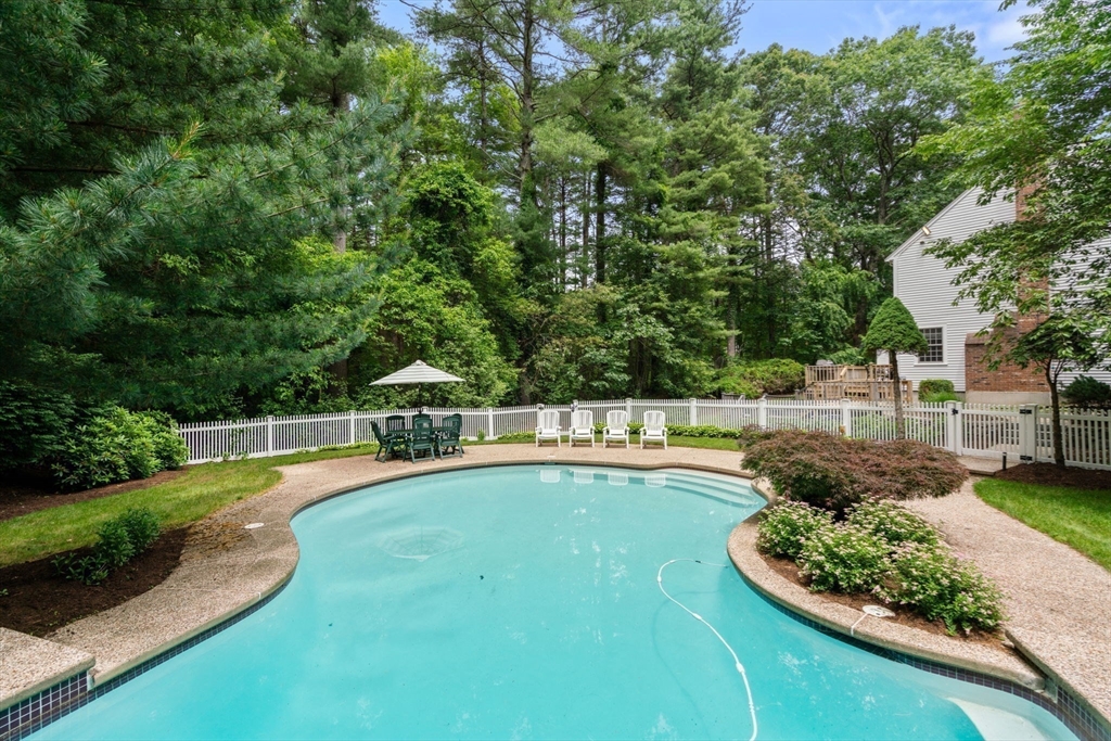 23 Lafayette Dr