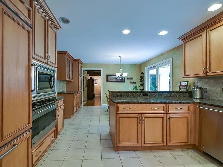 16 Munnings Dr 16