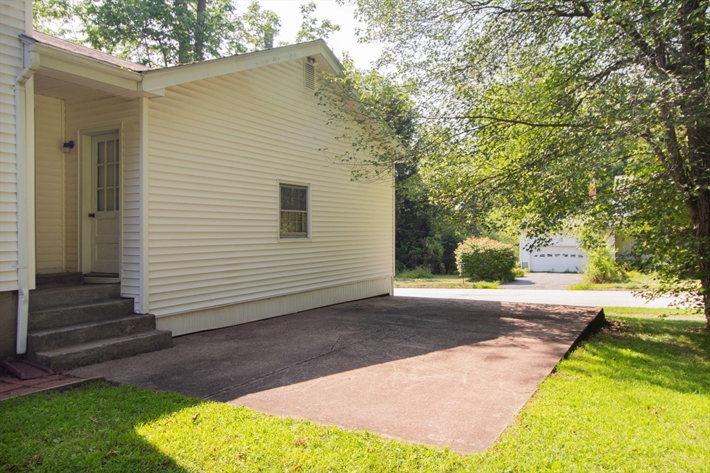 76 Hillside Dr