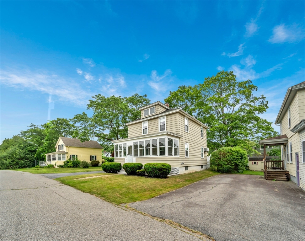 10 Currier Ave