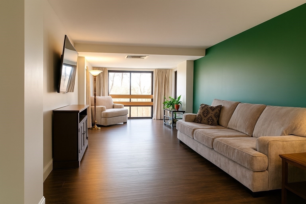 96 Old Colony Ave 268