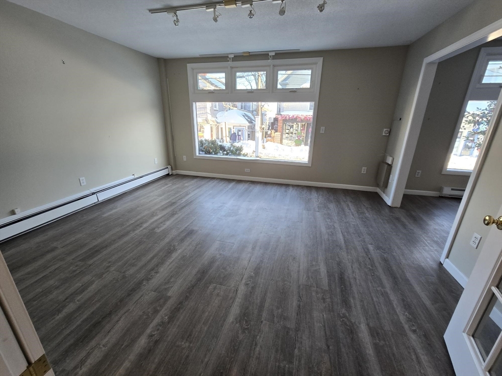 374 Commercial Street 1-3