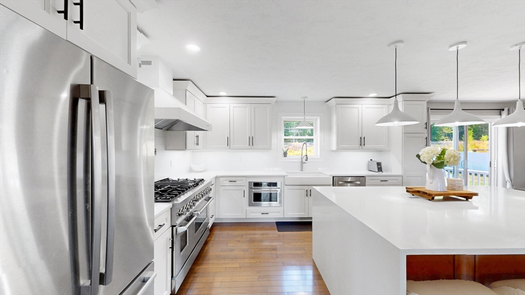 14 Lighthouse Ln