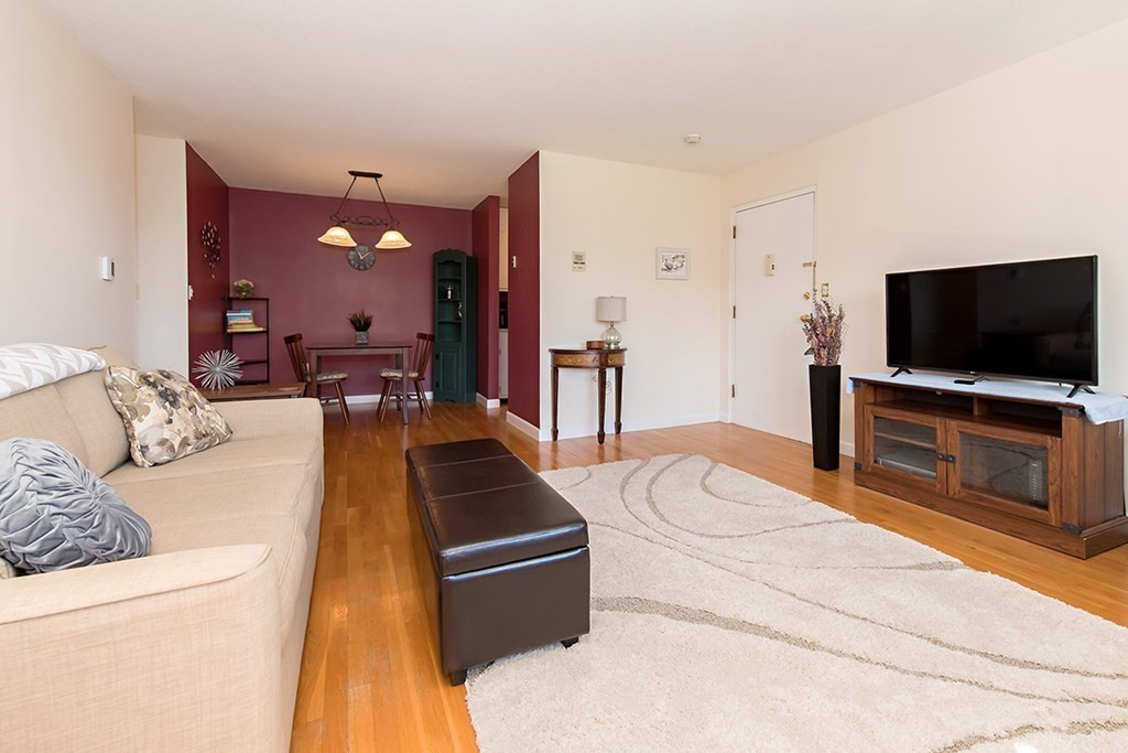 238 Rock St C8