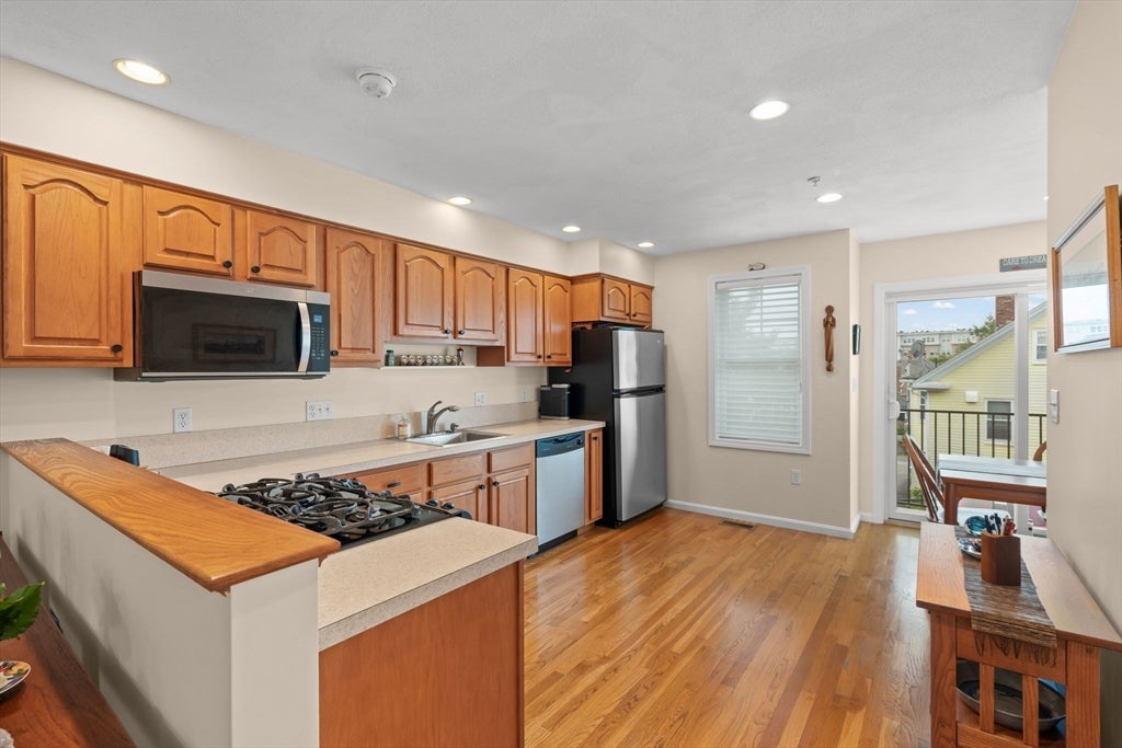 14 1/2 Roundy ST #2, Beverly, MA, 14 1/2 Roundy ST #2, Beverly, MA Photo #9