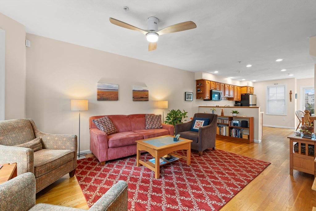 14 1/2 Roundy ST #2, Beverly, MA, 14 1/2 Roundy ST #2, Beverly, MA Photo #4