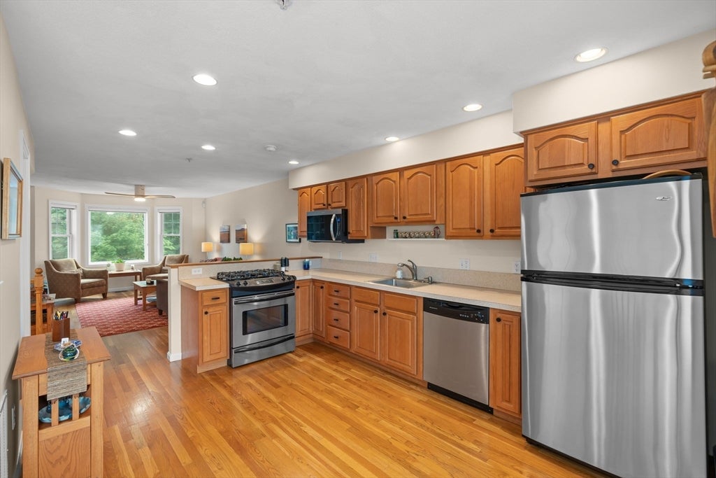 14 1/2 Roundy ST #2, Beverly, MA, 14 1/2 Roundy ST #2, Beverly, MA Photo #8
